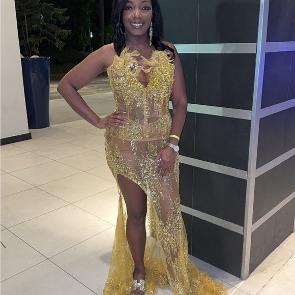 Yellow Plunge Neck Sleeveless Prom Gown